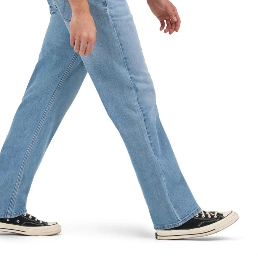 Men's Wrangler Light Blue Relaxed Fit Jeans Sz 31X30